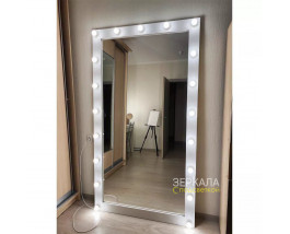 Белое гримерное зеркало с подсветкой лампочками в раме 200х100 см